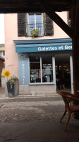 Galettes Et Beurre Sale outside