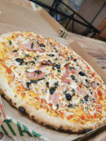 Gallo Pizza food