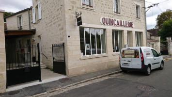 La Quincaillerie outside