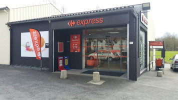 Carrefour Express outside