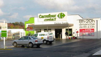 Carrefour Contact outside