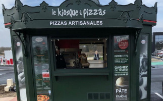 Le Kiosque à Pizzas Saint-denis-de-pile outside