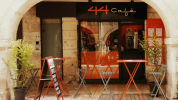 44 Cafe outside