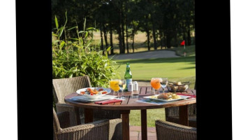 Le Club-house Du Golf De La Baule food