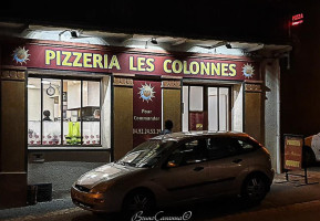 Pizza Les colonnes. outside