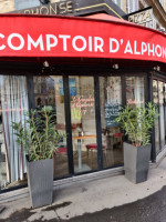 Le Comptoir D'Alphonse outside