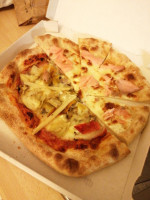 Pizz Arthaz food