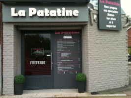 La Patatine outside