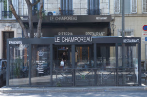 Le Champoreau outside