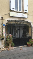 Petit Café Chez Alice outside