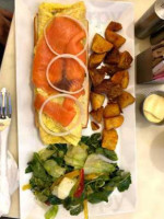 عيش و جبنة food