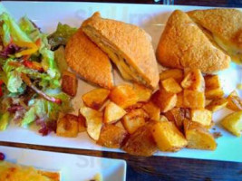 عيش و جبنة food