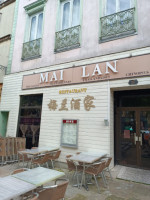 Mai Lan inside