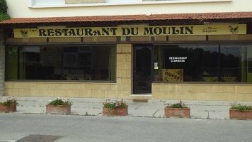 Le Du Moulin outside