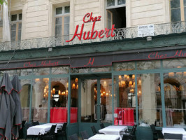 Chez Hubert inside