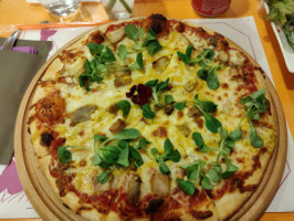 Pizza La Saone food