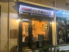 Chez Tony inside