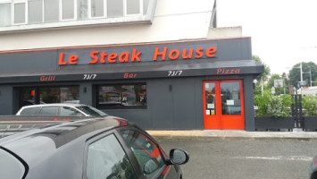 Le Steak House outside
