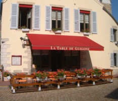 La Table de Guigone outside