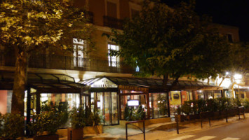 Hotel Restaurant Belleville outside