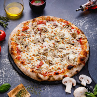 Paradisio Pizza food