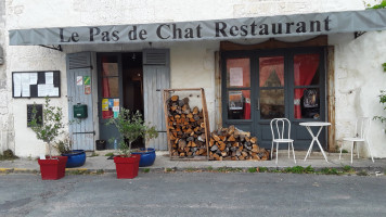Le Pas De Chat Cafe inside
