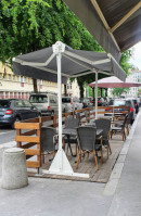 Cafe de la Cloche outside