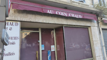 Au Coin Chaud outside