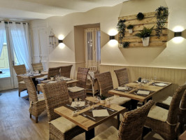 La Tour Cassée food