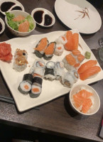 Mou Sushi inside