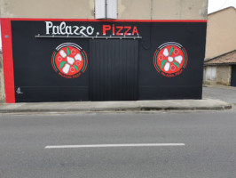 Le Palazzo Pizza food
