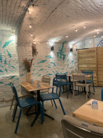 Basilic Café inside
