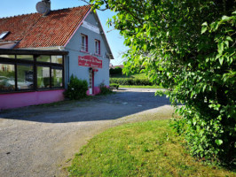 Auberge De La Canche outside