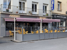 Le Crepizzano outside