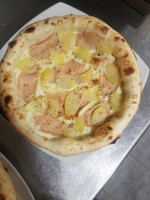 Capri Pizza food