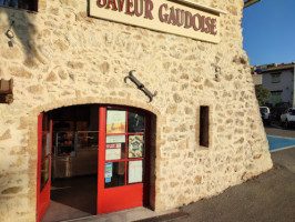 La Gaudoise outside