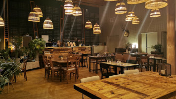 Le Caillou Cafe inside