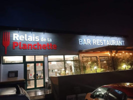 Relais De La Planchette outside