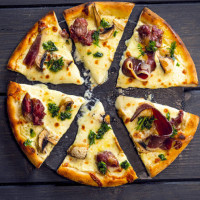 La Pizza De Nico food