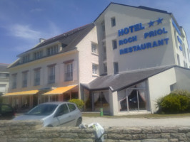 Hotel Restaurant Roch Priol outside