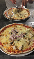 Pizza La Mouansoise food