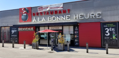 A La Bonne Heure outside