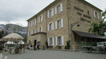 Chateau Des Herbeys outside