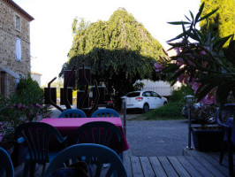 Chez Pilou Le 7 De Table outside