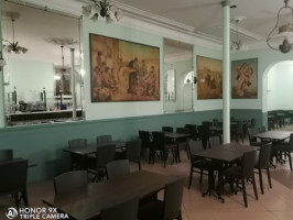 Le Grand Cafe inside