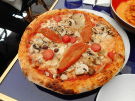 Pizza Via Veneto food