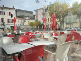 Cafe du Fleuve outside