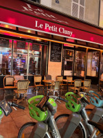 Cafe le Petit Cluny outside