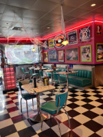 Tommy's Diner Cafe food