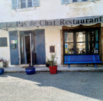 Le Pas De Chat Cafe outside